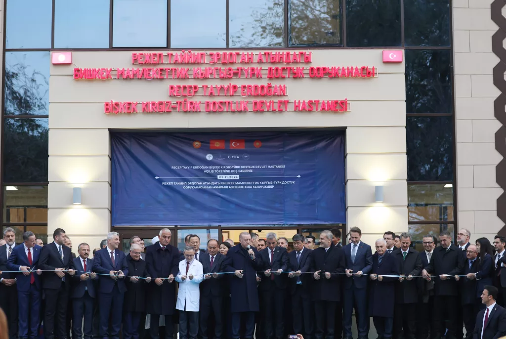 CUMHURBAŞKANI ERDOĞAN, RECEP TAYYİP ERDOĞAN BİŞKEK KIRGIZ-TÜRK DOSTLUK DEVLET HASTANESİ'NİN AÇILIŞINI GERÇEKLEŞTİRDİ