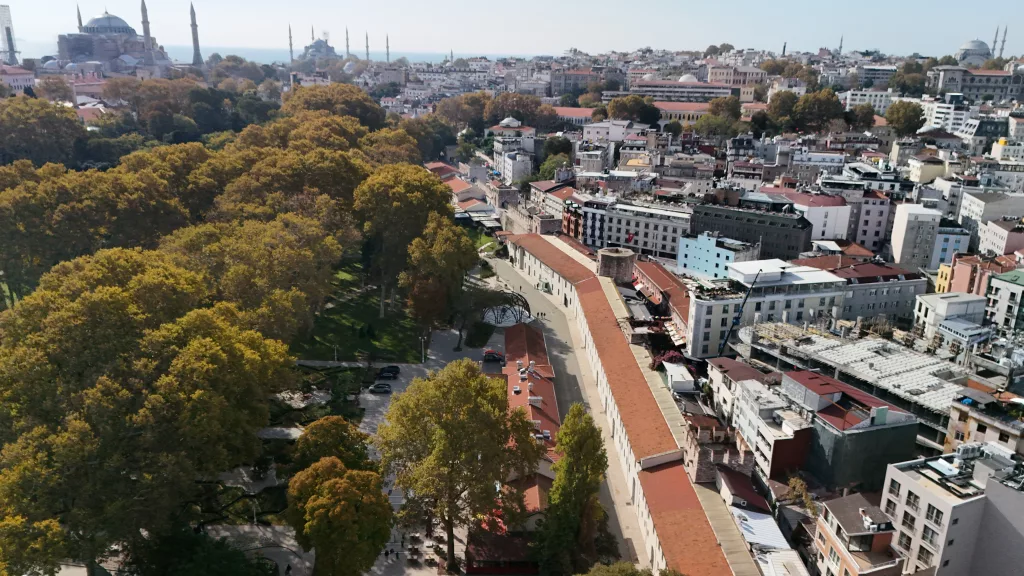 TÜRK TIP TARİHİNDEKİ İLK DOĞUMEVİ: DEMİRKAPI VİLADETHANESİ GÜLHANE'DEKİ İLK DOĞUMEVİ BİNASI HAVADAN GÖRÜNTÜLENDİ