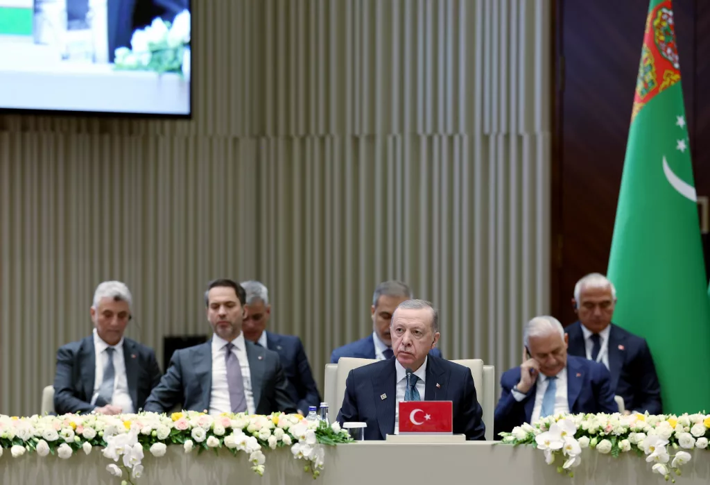 CUMHURBAŞKANI ERDOĞAN: "FİLİSTİN'DE YAŞANAN SOYKIRIMIN DURDURULMASI KONUSUNDA ULUSLARARASI TOPLUM KÖTÜ BİR SINAV VERİYOR" "TÜRK DÜNYASININ DA KARARLI BİR DURUŞ SERGİLEMESİ GEREKTİĞİNİ DÜŞÜNÜYORUM" "KAZAKİSTAN, KIRGIZİSTAN, ÖZBEKİSTAN VE TÜRKMENİSTAN'IN YENİ ALFABEYE GEÇİŞ İÇİN İNİSİYATİF BAŞLATMASI İSABETLİ OLACAKTIR"