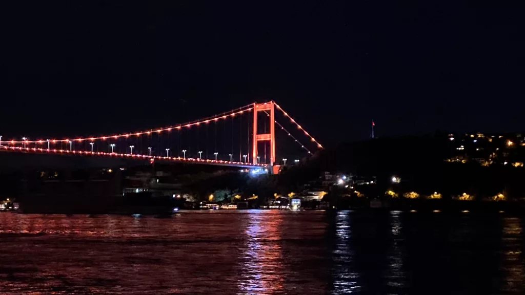 FSM KÖPRÜSÜ VE YAVUZ SULTAN SELİM KÖPRÜSÜ LÖSEMİ FARKINDALIĞI AMACIYLA TURUNCUYA BÜRÜNDÜ