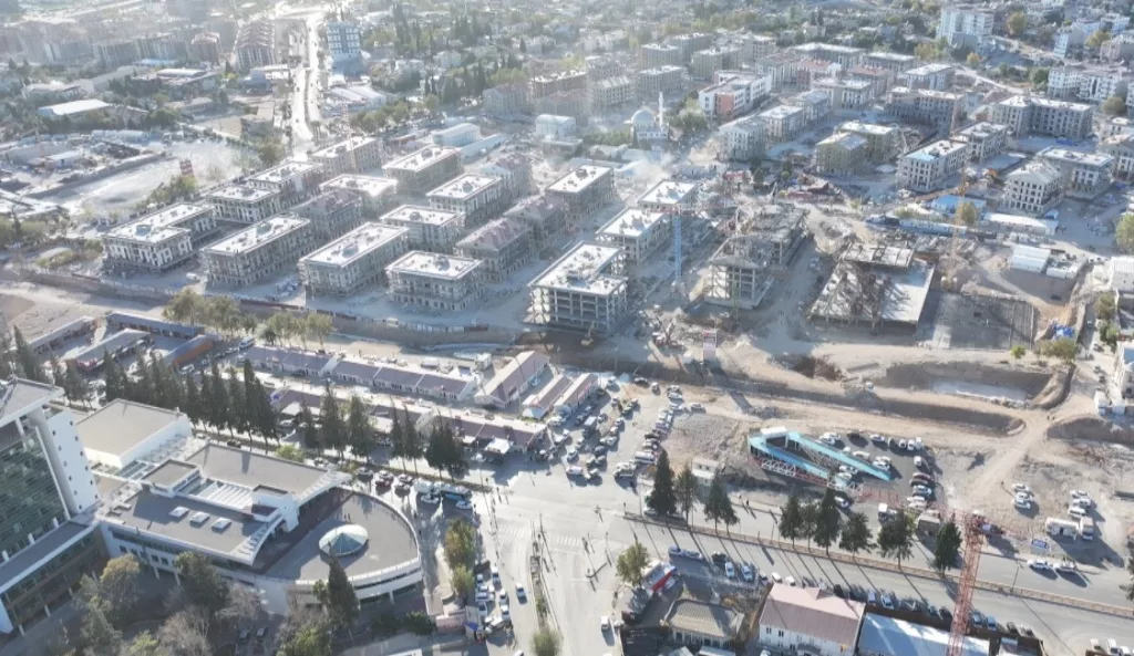 AZERBAYCAN MAHALLESİ'NDE FİZİKİ DÖNÜŞÜMÜN YÜZDE 45'İ TAMAMLANDI