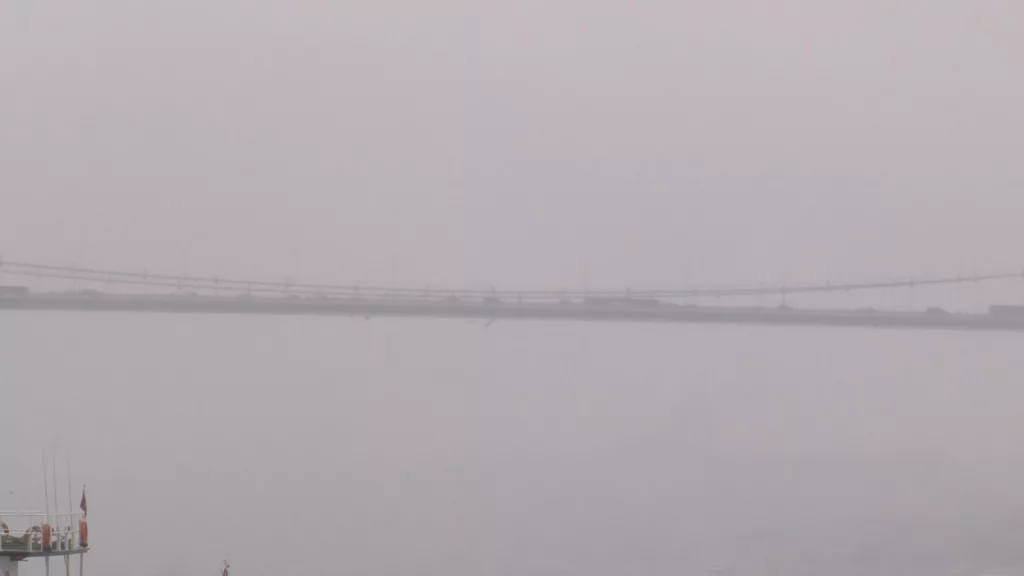 İSTANBUL BOĞAZI SİSE GÖMÜLDÜ