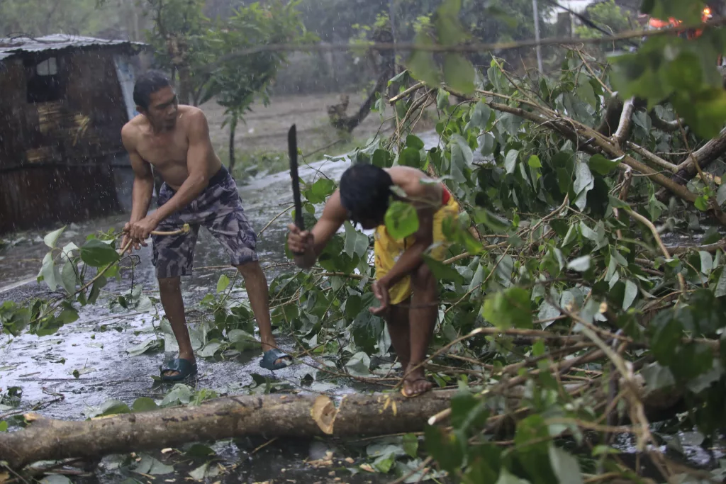 Typhoon Man-yi lands in the Philippines