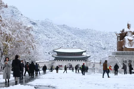 Seoul Receives Heaviest Snowfall Since 1907: 2 Died