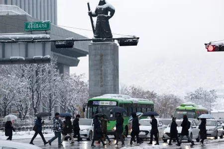 Heavy Snow Kills At Laast 4 in South Korea
