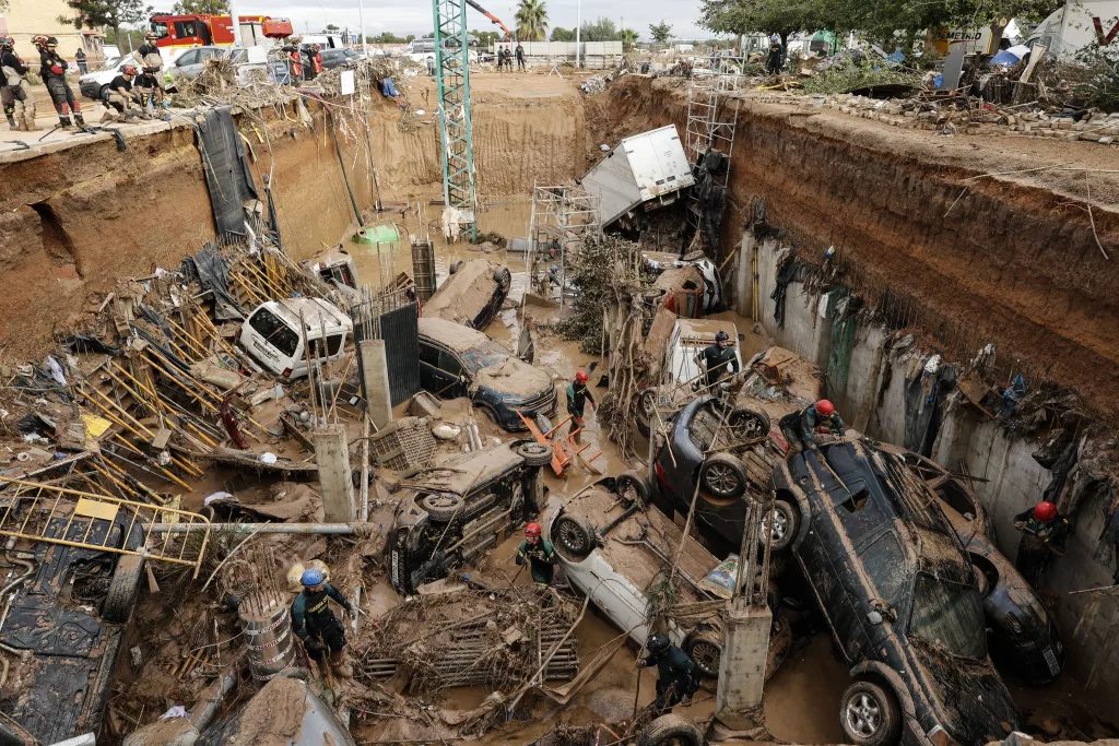 Aftermath of deadly floods in Spain as toll surpasses 200