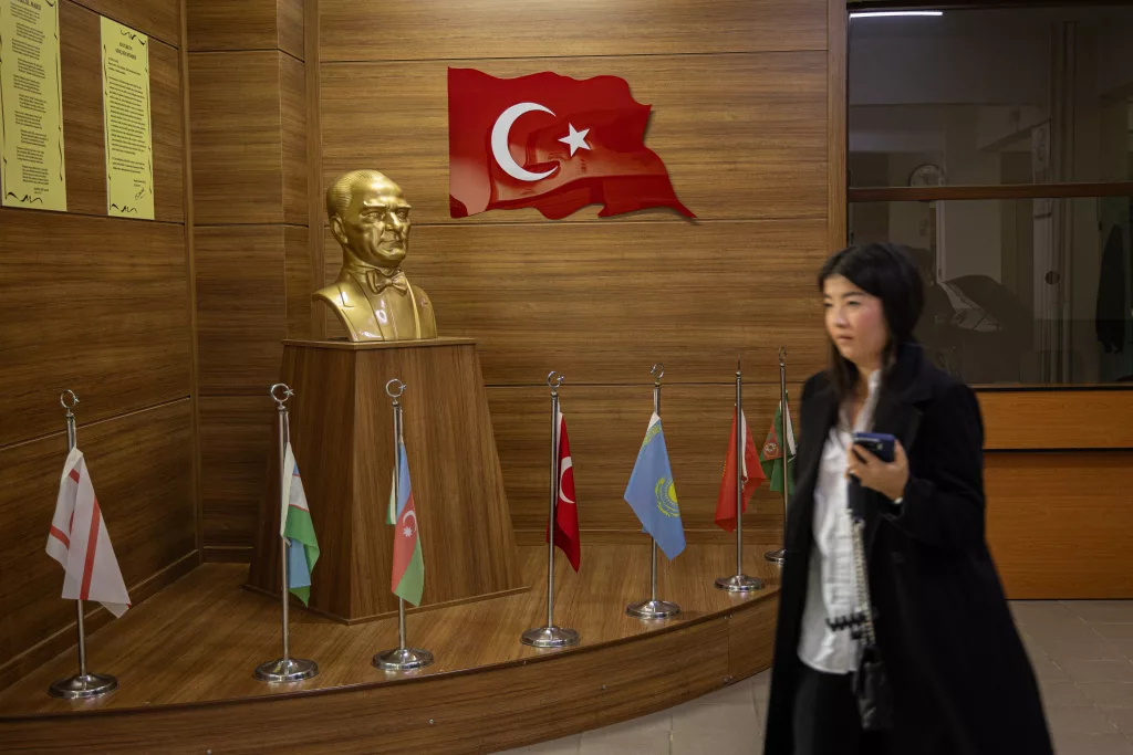TÜRK DÜNYASINDAKİ BAKANLAR, MİLLETVEKİLLERİ, BÜYÜKELÇİLER BU ENSTİTÜDEN MEZUN EÜ TÜRK DÜNYASI ARAŞTIRMALARI ENSTİTÜSÜ, TÜRK DÜNYASINA AÇILAN BİR KAPI OLDU PROF. DR. NADİM MACİT: "TÜRK DÜNYASINDA ENSTİTÜMÜZDE YETİŞMİŞ BİNLERCE İNSANIMIZ VAR"