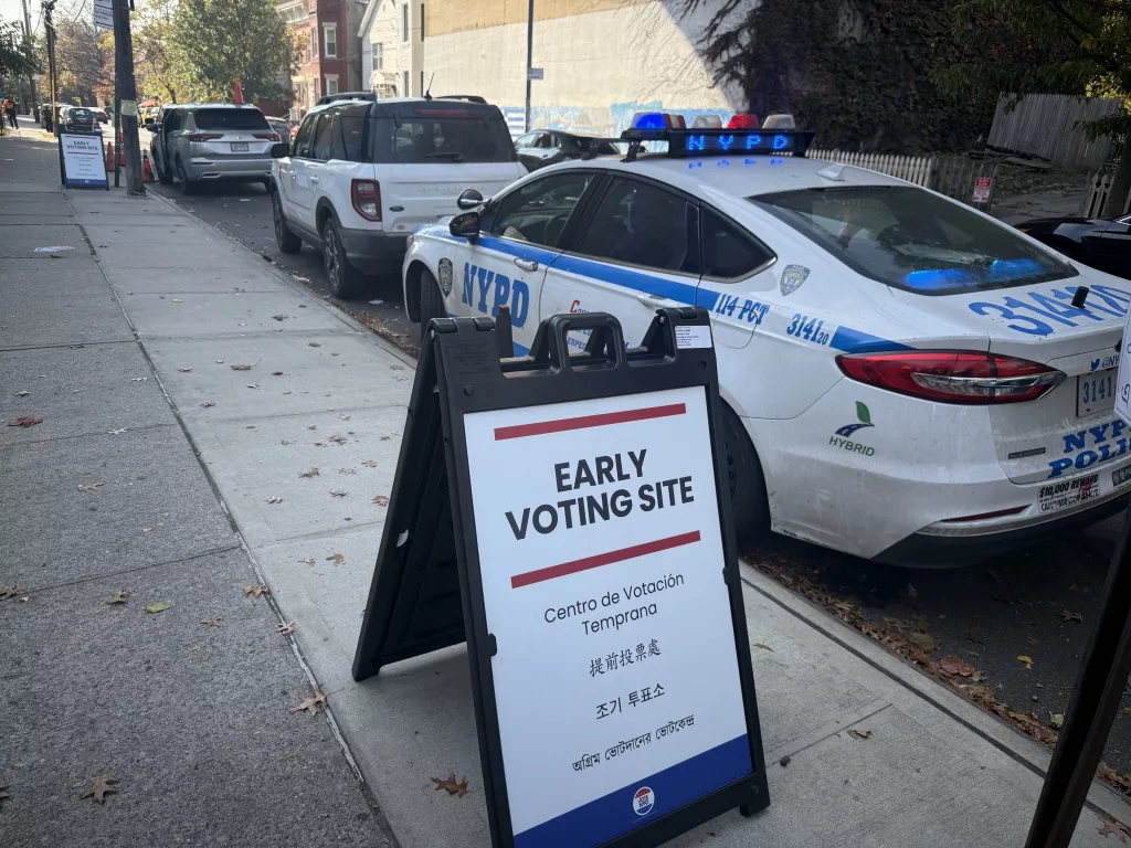 ABD'DE BAŞKANLIK SEÇİMİNE SON 4 GÜN: 62 MİLYONDAN FAZLA SEÇMEN ERKEN OY KULLANDI HARRİS İLE TRUMP, KRİTİK 7 EYALETTE KIYASIYA MÜCADELE EDİYOR