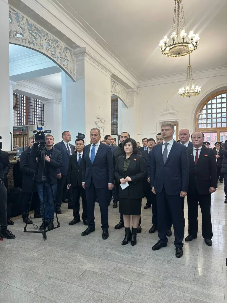 KUZEY KORE DIŞİŞLERİ BAKANI CHOE: "ZAFER GÜNÜNE KADAR RUS YOLDAŞLARIMIZIN YANINDAYIZ" KUZEY KORE DIŞİŞLERİ BAKANI, MOSKOVA'DA