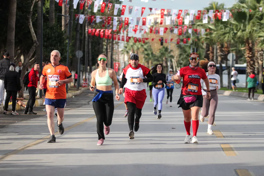 6. ULUSLARARASI MERSİN MARATONU BAŞLADI ORGANİZASYONA 30 ÜLKEDEN 2 BİN 172 SPORCU KATILDI