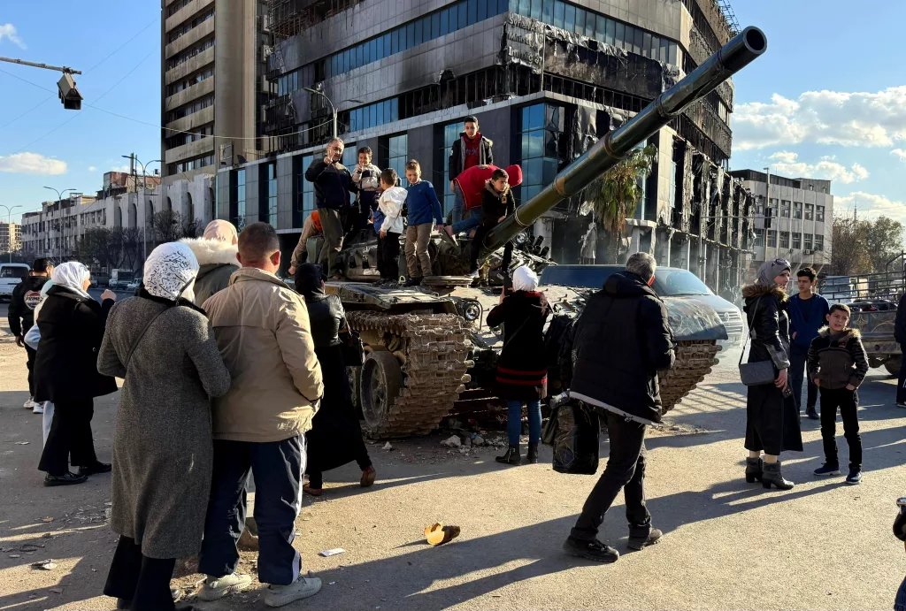 ESAD'IN TANKLARI ÇOCUKLARA OYUNCAK OLDU