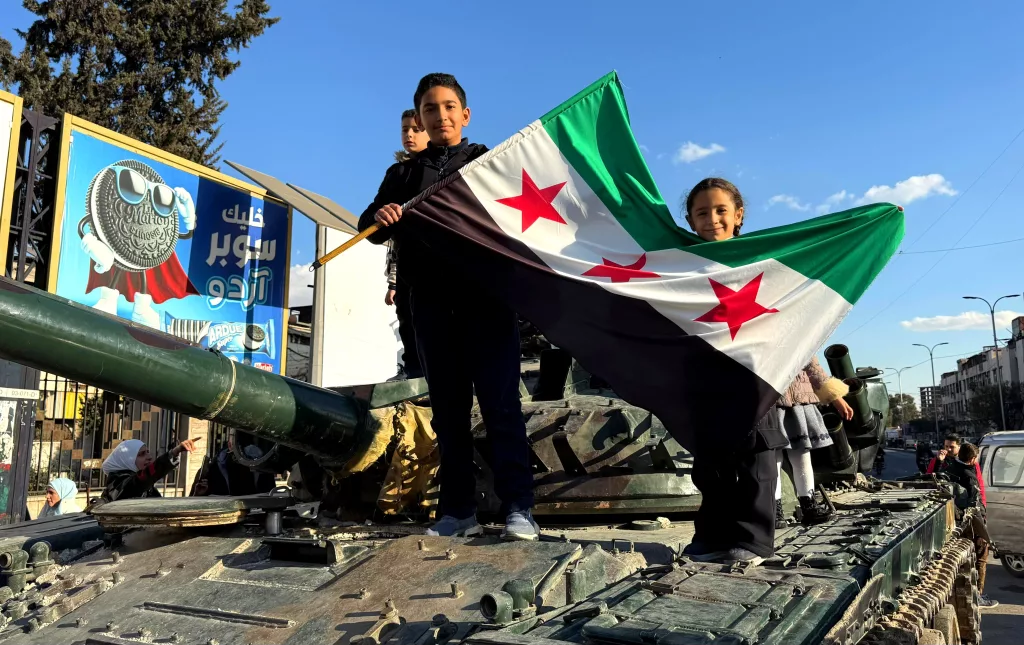 ESAD'IN TANKLARI ÇOCUKLARA OYUNCAK OLDU
