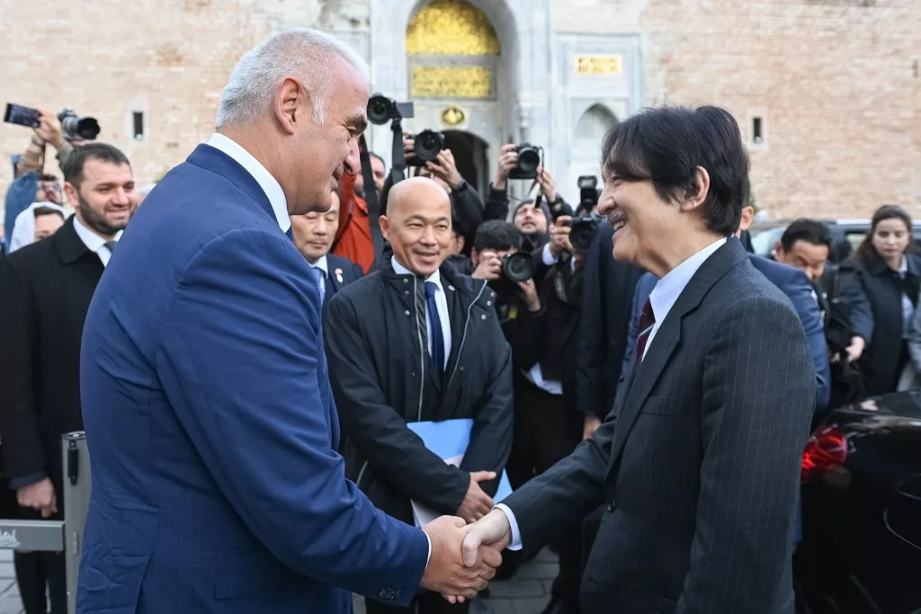 JAPONYA VELİAHT PRENS VE PRENSESİ, AYASOFYA-İ KEBİR CAMİİ ŞERİFİ'Nİ ZİYARET ETTİ