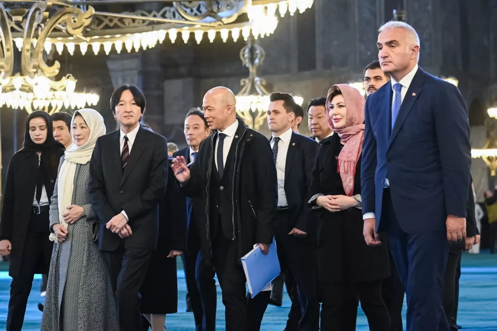 JAPONYA VELİAHT PRENS VE PRENSESİ, AYASOFYA-İ KEBİR CAMİİ ŞERİFİ'Nİ ZİYARET ETTİ