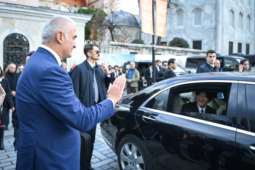 JAPONYA VELİAHT PRENS VE PRENSESİ, AYASOFYA-İ KEBİR CAMİİ ŞERİFİ'Nİ ZİYARET ETTİ
