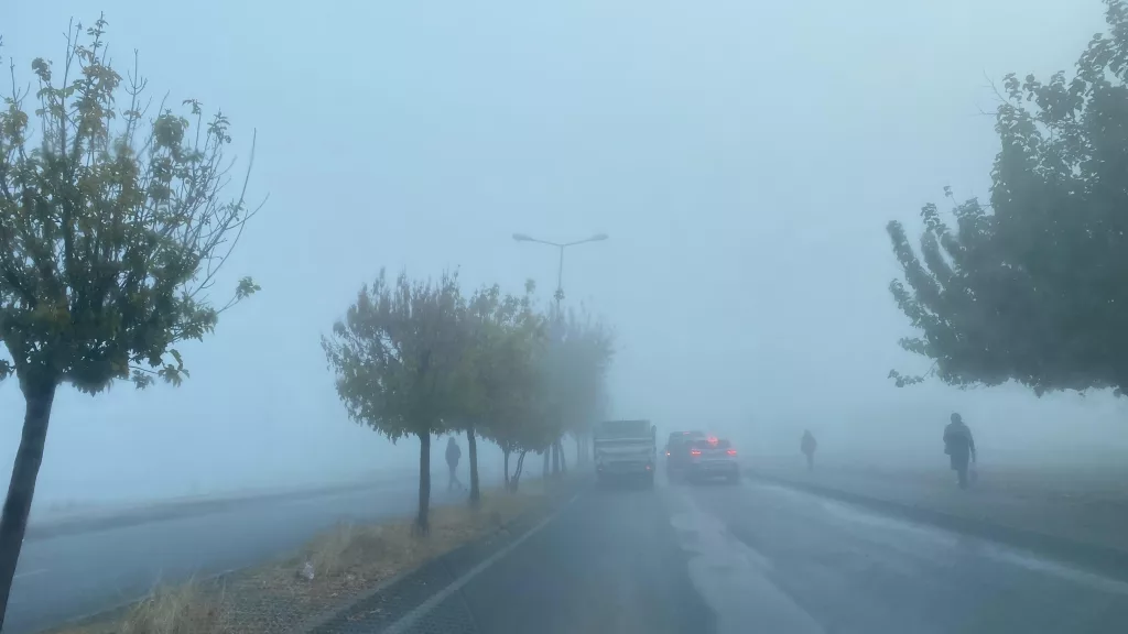 DİYARBAKIR'IN TARİHİ MEKANLARI SİS İLE BÜTÜNLEŞTİ