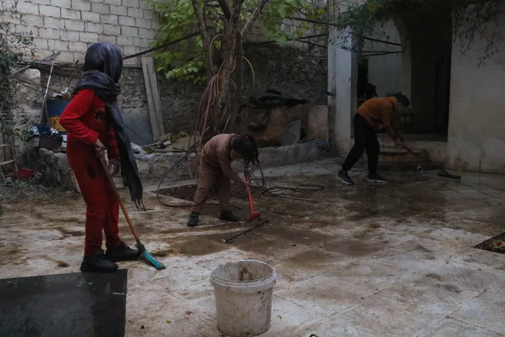 SURİYE'DEN KAÇARAK TÜRKİYE'YE SIĞINAN AİLE 8 YIL SONRA EVİNE DÖNDÜ