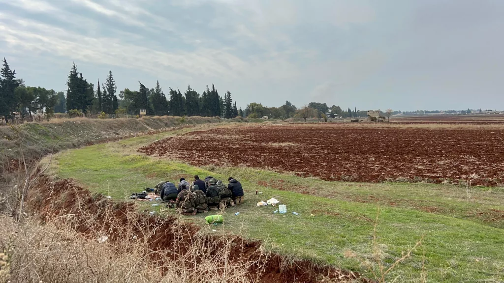 HAMA'DA MUHALİFLERDEN ŞÜKÜR NAMAZI