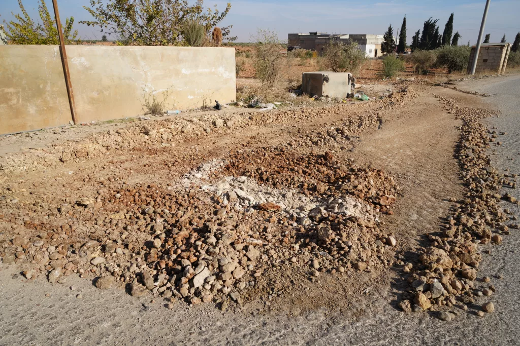 TERÖRDEN ARINDIRILAN MÜNBİÇ'E GİDEN YOLLAR ONARILIYOR