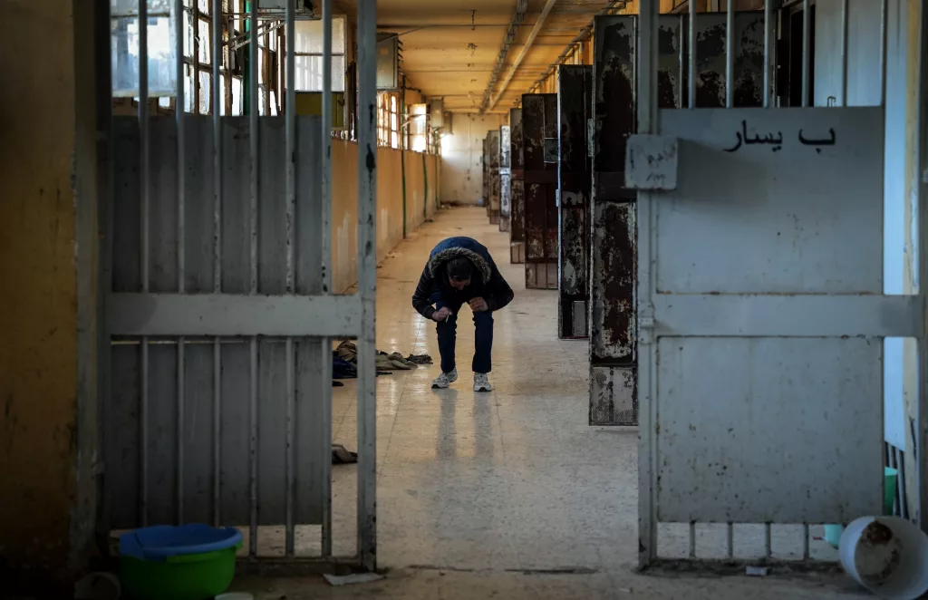 ESKİ MAHKUM SEDNAYA'DAN ESAD'A SESLENDİ: "BEN ÖLMEDİM, BURADAYIM VE YAŞIYORUM" "BURADA SADECE SÜRÜNMEMİZE İZİN VERİYORLARDI, KAFASINI KALDIRAN ÖLÜRDÜ"