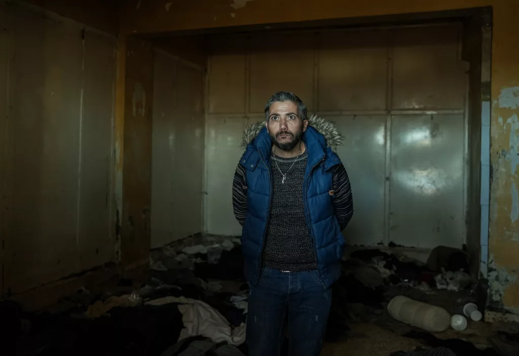 ESKİ MAHKUM SEDNAYA'DAN ESAD'A SESLENDİ: "BEN ÖLMEDİM, BURADAYIM VE YAŞIYORUM" "BURADA SADECE SÜRÜNMEMİZE İZİN VERİYORLARDI, KAFASINI KALDIRAN ÖLÜRDÜ"