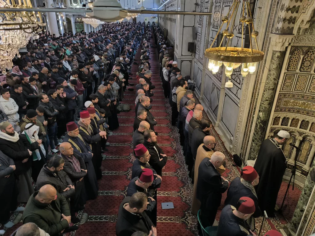 EMEVİ CAMİİ'NDE ESAD SONRASI İKİNCİ CUMA NAMAZI