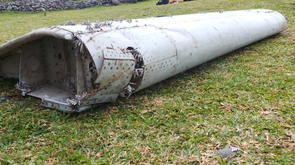 Debris from Reunion Island part of missing MH370, Malaysia says