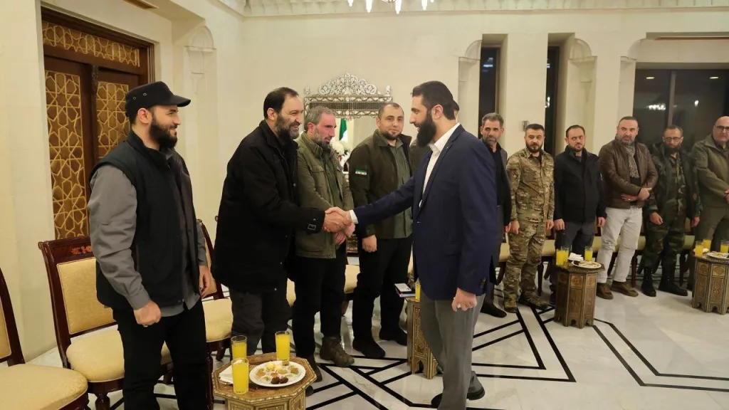 SURİYE'DE SİLAHLI GRUPLAR, SAVUNMA BAKANLIĞI ÇATISI ALTINDA BİRLEŞMEYİ KABUL ETTİ