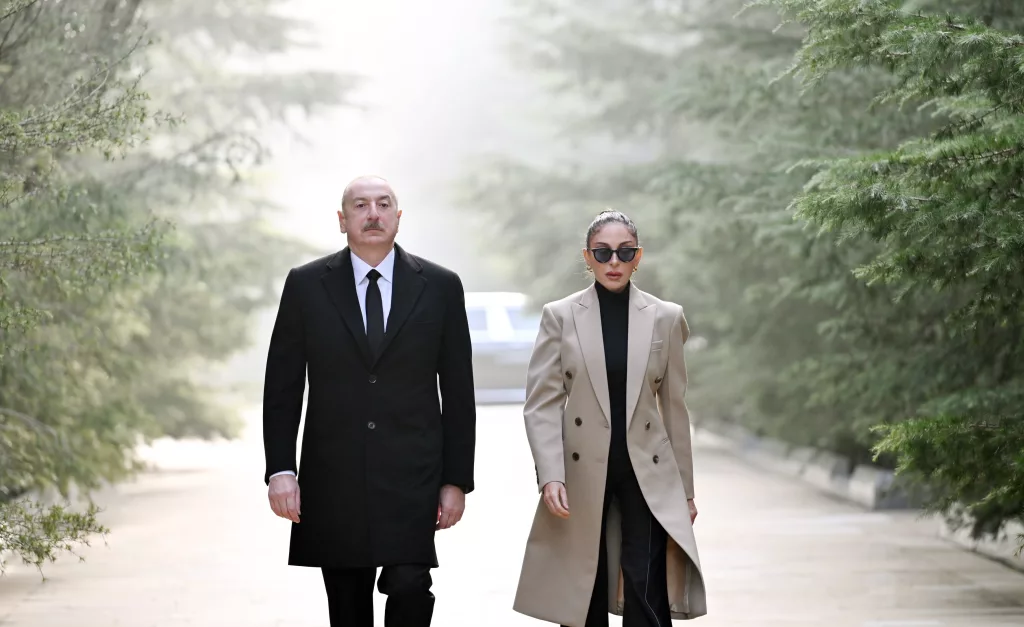 AZERBAYCAN'IN MİLLİ LİDERİ HAYDAR ALİYEV, VEFATININ 21. YILINDA ANILDI