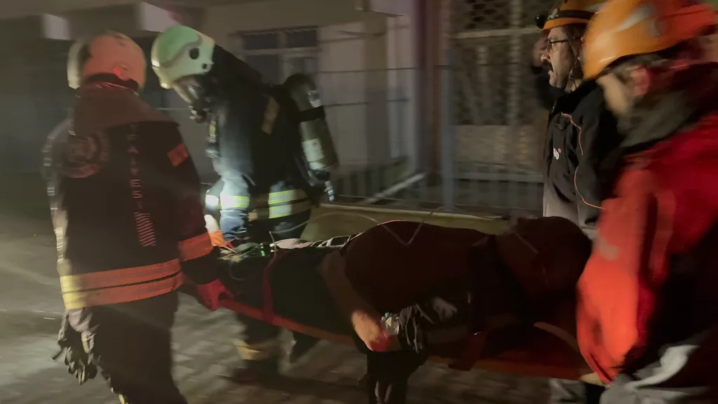 KOCAELİ'DE 4 KATLI BİNADA DOĞAL GAZ PATLAMASI: 13 YARALI İLÇEDE BUGÜN BİRÇOK DOĞAL GAZ SIZINTISI VE ARIZA İHBARI YAPILDIĞI ORTAYA ÇIKTI