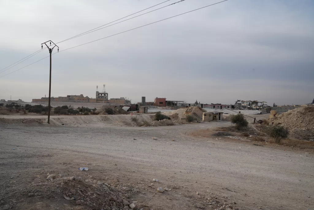 MÜNBİÇ'TE TUZAKLANAN BOMBA PATLADI: 2 ÖLÜ, 4 YARALI SMO GÜÇLERİNİN TOPLANDIĞI ALANDA PATLAMA