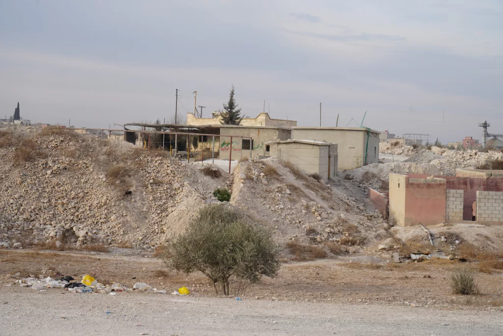 MÜNBİÇ'TE TUZAKLANAN BOMBA PATLADI: 2 ÖLÜ, 4 YARALI SMO GÜÇLERİNİN TOPLANDIĞI ALANDA PATLAMA
