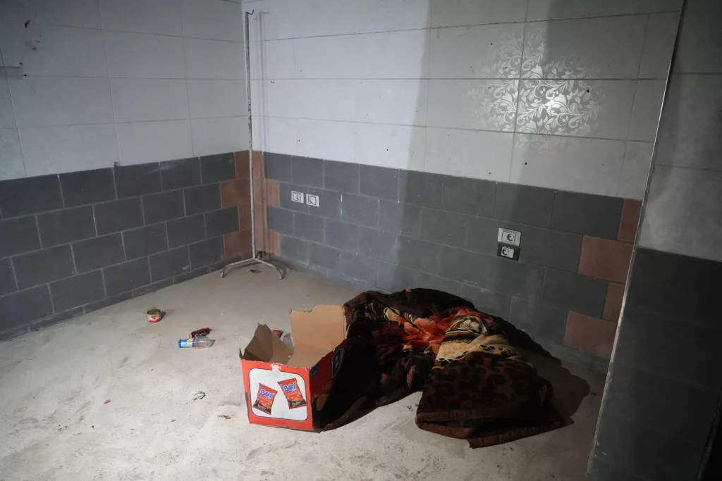 MÜNBİÇ'TE HASTANENİN ALTINDAN TÜNEL AĞI ÇIKTI PKK/YPG'Lİ TERÖRİSTLER HASTANENİN ALTINA BİLE TÜNEL AĞI KURMUŞ