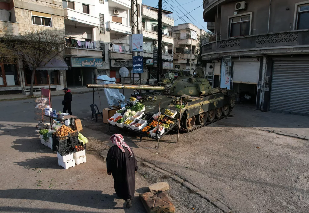 SURİYELİ ESNAF ESAD'IN BOMBA YAĞDIRDIĞI TANKI MANAV TEZGAHINA ÇEVİRDİ