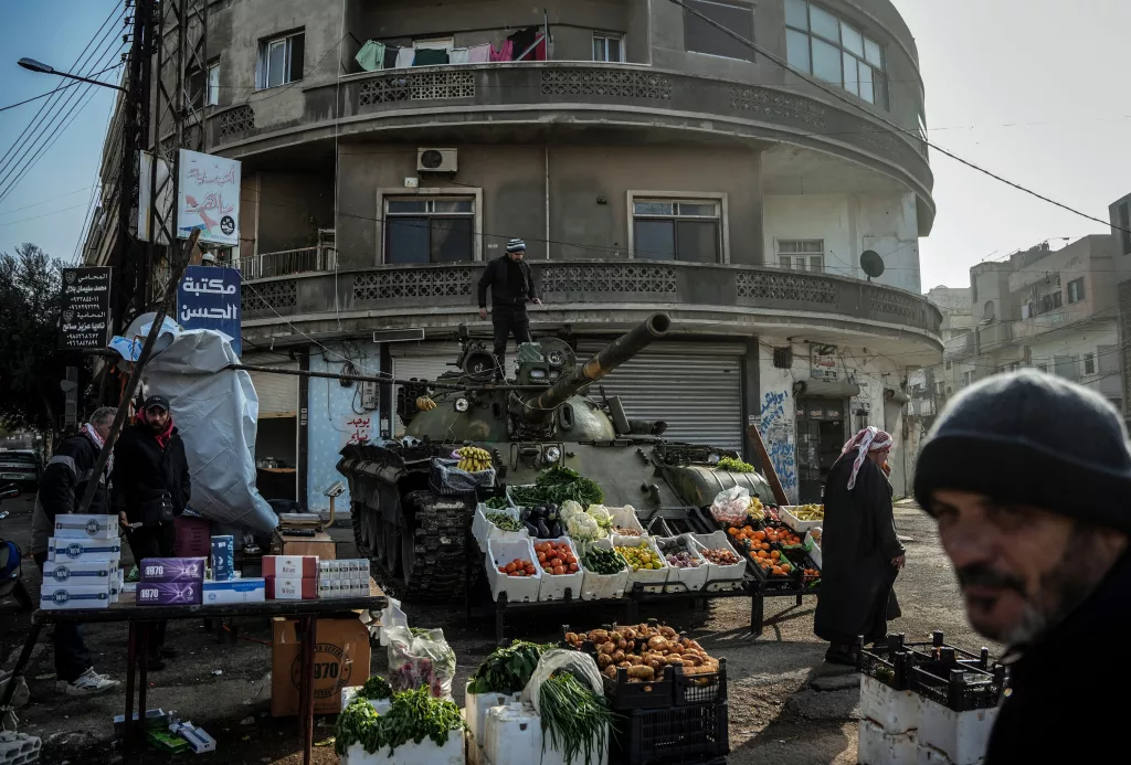 SURİYELİ ESNAF ESAD'IN BOMBA YAĞDIRDIĞI TANKI MANAV TEZGAHINA ÇEVİRDİ