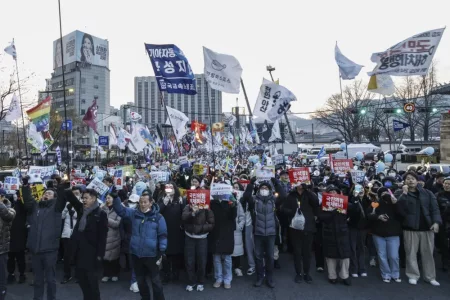 Thousands Demand Detention of Yoon Suk Yeol in Seoul, South Korea