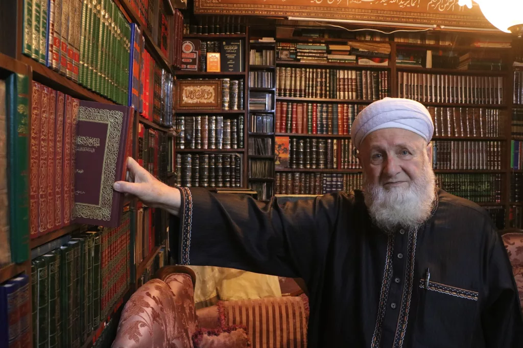 SURİYELİ İSLAM ALİMİNDEN TÜRK HALKINA VE CUMHURBAŞKANI ERDOĞAN'A DUYGULANDIRAN TEŞEKKÜR İSLAM ALİMİ ABDULLAZİZ ELHATİP ELHASANİ: "MUHACİR SURİYE HALKINA GÖSTERDİKLERİ İLGİ İÇİN CUMHURBAŞKANI ERDOĞAN'A TEŞEKKÜR EDERİM"