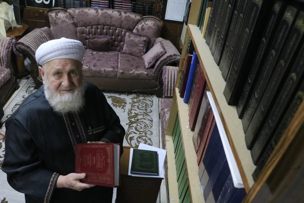 SURİYELİ İSLAM ALİMİNDEN TÜRK HALKINA VE CUMHURBAŞKANI ERDOĞAN'A DUYGULANDIRAN TEŞEKKÜR İSLAM ALİMİ ABDULLAZİZ ELHATİP ELHASANİ: "MUHACİR SURİYE HALKINA GÖSTERDİKLERİ İLGİ İÇİN CUMHURBAŞKANI ERDOĞAN'A TEŞEKKÜR EDERİM"