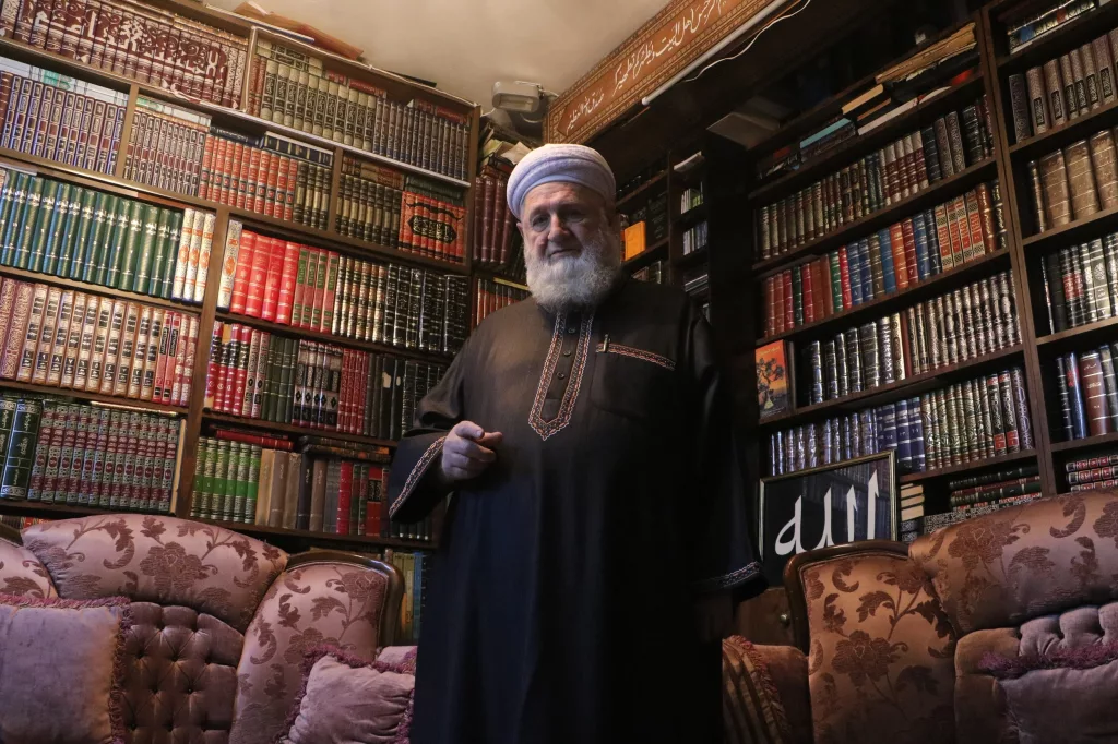 SURİYELİ İSLAM ALİMİNDEN TÜRK HALKINA VE CUMHURBAŞKANI ERDOĞAN'A DUYGULANDIRAN TEŞEKKÜR İSLAM ALİMİ ABDULLAZİZ ELHATİP ELHASANİ: "MUHACİR SURİYE HALKINA GÖSTERDİKLERİ İLGİ İÇİN CUMHURBAŞKANI ERDOĞAN'A TEŞEKKÜR EDERİM"