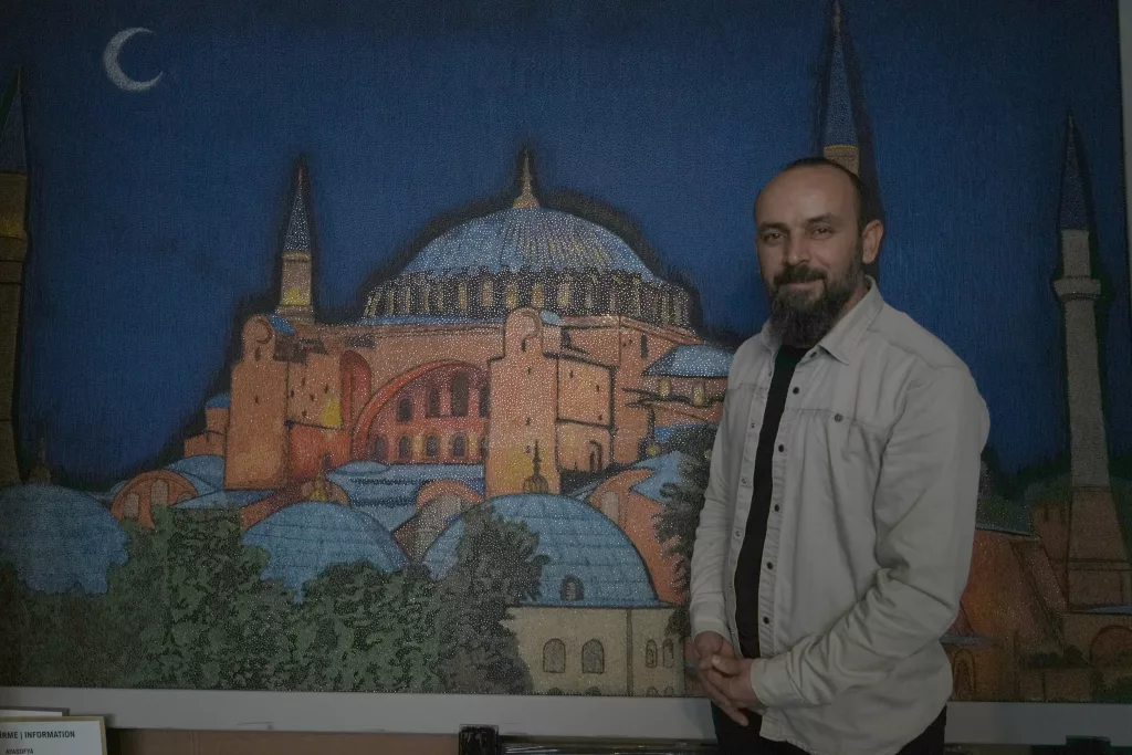 FİLOGRAFİ SANATÇISI 120 BİN ÇİVİ KULLANARAK AYASOFYA CAMİ'Nİ RESMETTİ FİLOGRAFİ USTASI HAYALLERİNİ ÇİVİYLE RESMEDİYOR