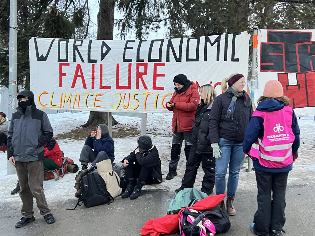 DAVOS'TA DÜNYA EKONOMİK FORUMU KARŞITI PROTESTO