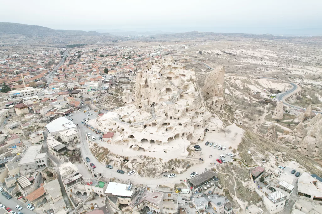 UÇHİSAR KALESİ'NİN ZİYARETÇİ SAYISI YARIM MİLYONA YAKLAŞTI