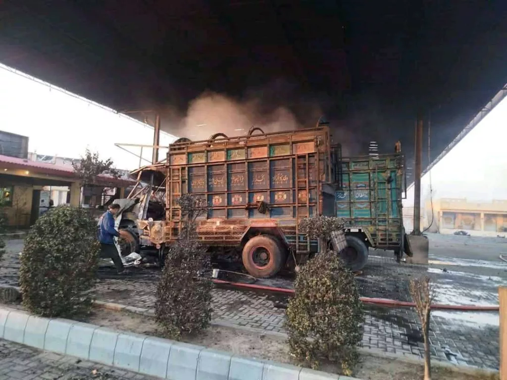 PAKİSTAN'DA SON İKİ GÜNDE İKİNCİ KEZ LPG YÜKLÜ TANKER PATLADI: 1 ÖLÜ, 4 YARALI