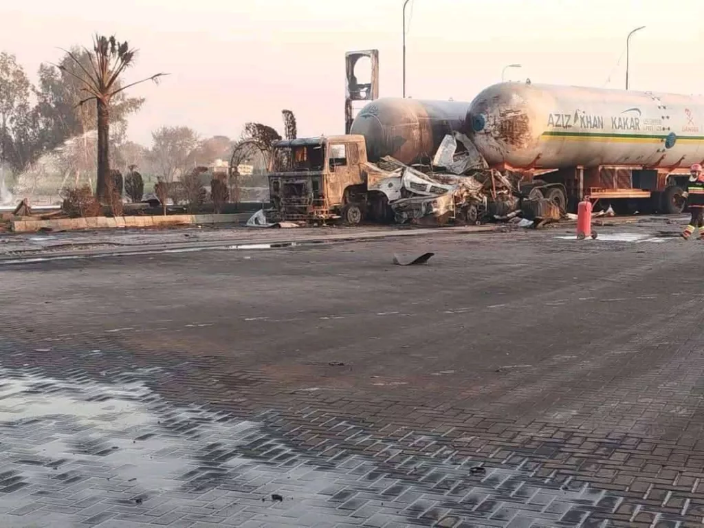 PAKİSTAN'DA SON İKİ GÜNDE İKİNCİ KEZ LPG YÜKLÜ TANKER PATLADI: 1 ÖLÜ, 4 YARALI