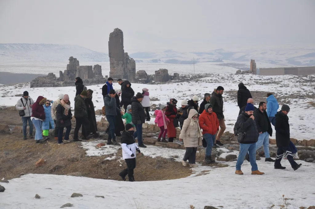 KARS'TA ANİ ÖREN YERİ ZİYARETÇİ AKININA UĞRUYOR