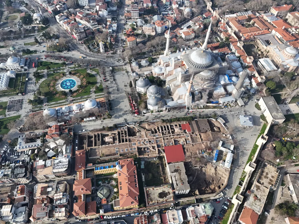 SULTANAHMET'TE FOUR SEASONS HOTEL'İ BÜYÜTEMEDİ, TARİHİ ALAN "ARKEOPARK"  OLACAK SULTANAHMET'TE FOUR SEASONS HOTEL'İN BÜNYESİNE KATMAK İSTEDİĞİ ALAN "ARKEOPARK" OLACAK