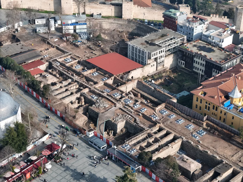 SULTANAHMET'TE FOUR SEASONS HOTEL'İ BÜYÜTEMEDİ, TARİHİ ALAN "ARKEOPARK"  OLACAK SULTANAHMET'TE FOUR SEASONS HOTEL'İN BÜNYESİNE KATMAK İSTEDİĞİ ALAN "ARKEOPARK" OLACAK