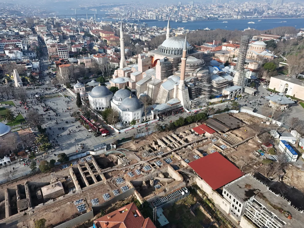 SULTANAHMET'TE FOUR SEASONS HOTEL'İ BÜYÜTEMEDİ, TARİHİ ALAN "ARKEOPARK"  OLACAK SULTANAHMET'TE FOUR SEASONS HOTEL'İN BÜNYESİNE KATMAK İSTEDİĞİ ALAN "ARKEOPARK" OLACAK