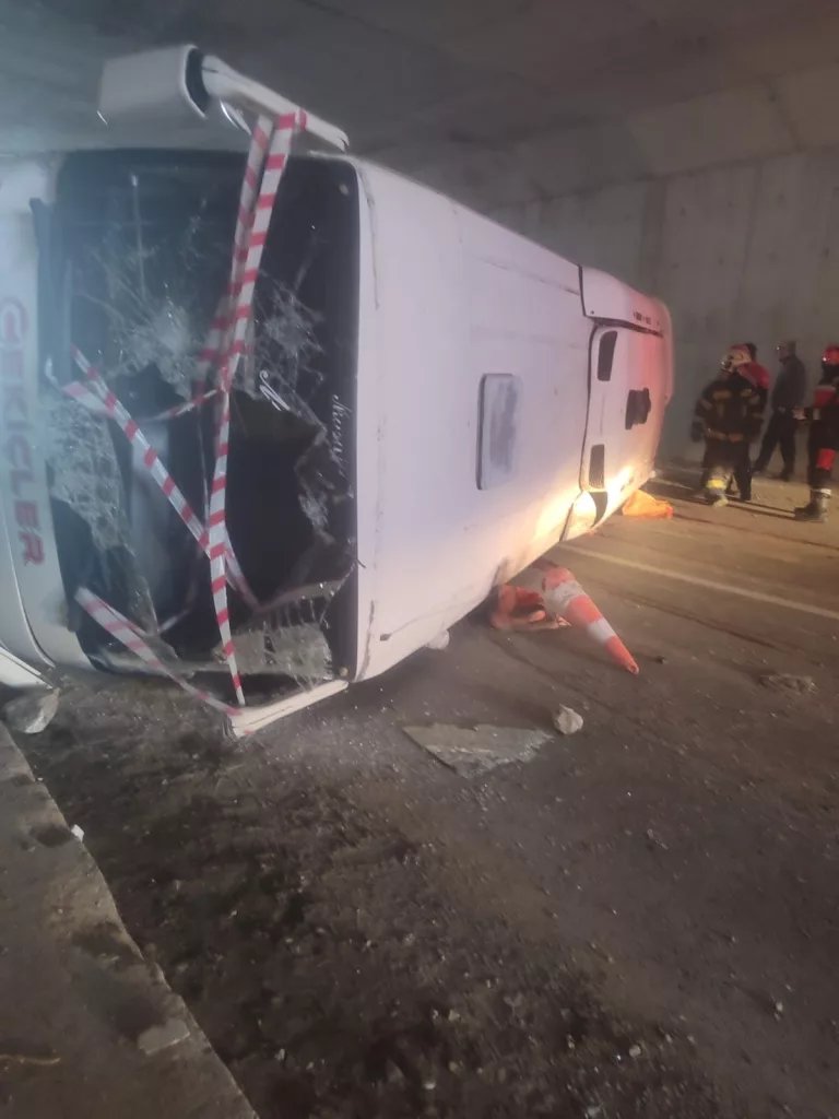 DENİZLİ'DE İŞÇİ SERVİSİ DEVRİLDİ: 4 ÖLÜ, 19 YARALI