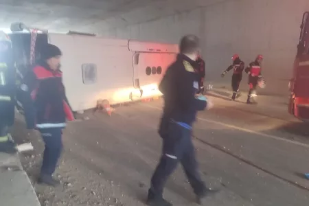 Four Died in Overturned Shuttle in Türkiye